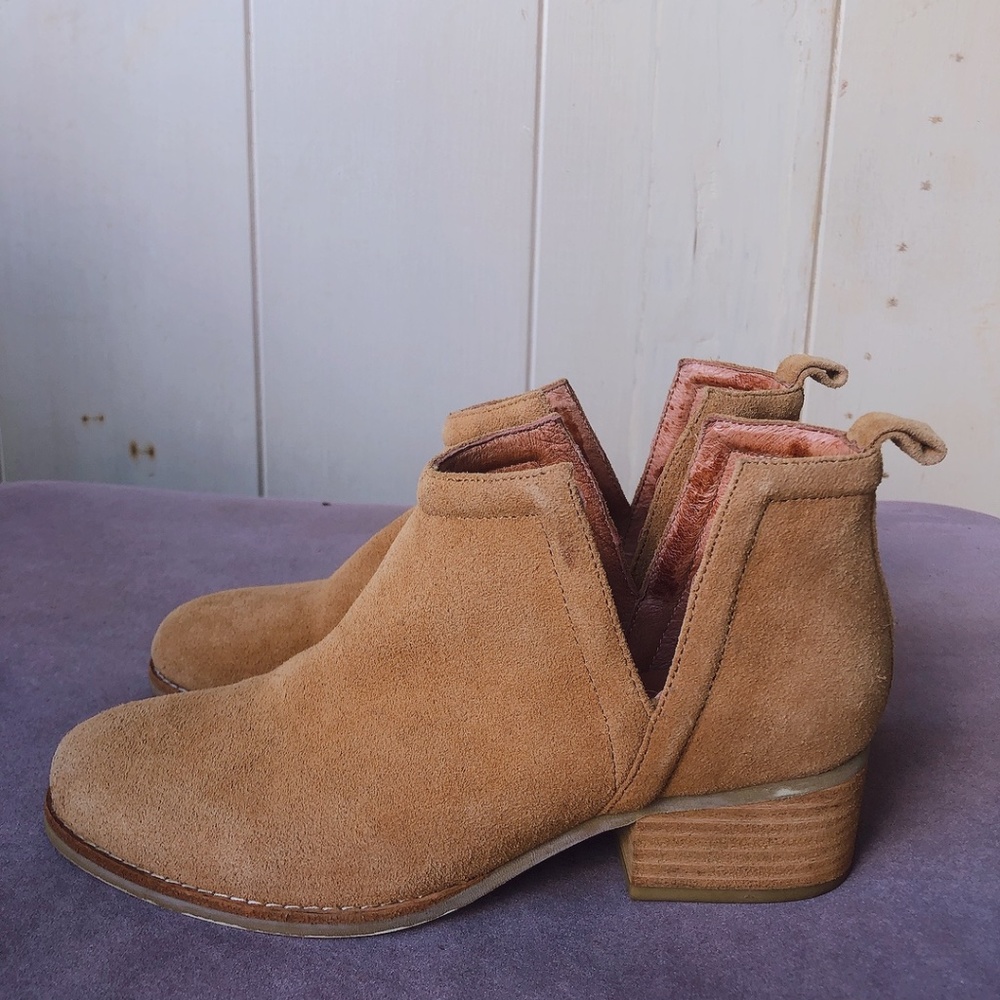 NEW without tag jeffrey campbell suede cutout ankle boots